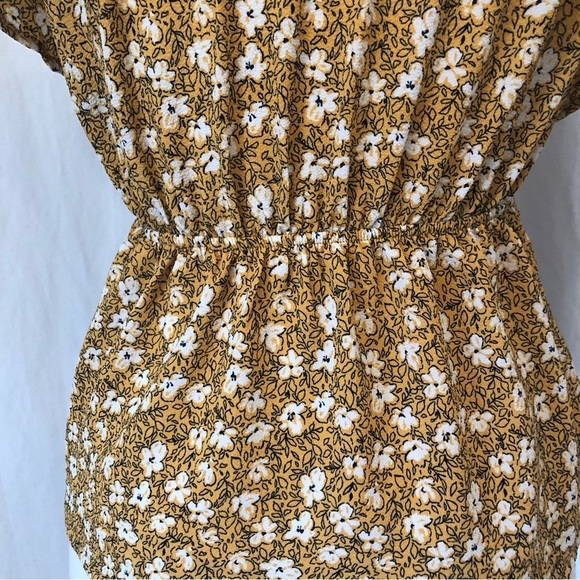 Monteau Los Angeles yellow floral peplum top. Size M. - Picture 2 of 8